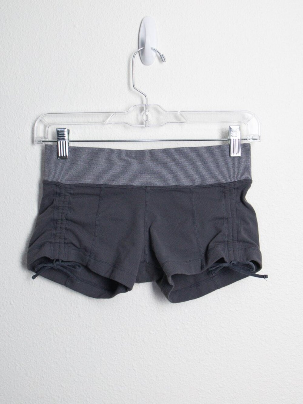 Lululemon Hot ’N Sweaty Short in Deep Coal / Wee Are From Space Coal Fossil 4